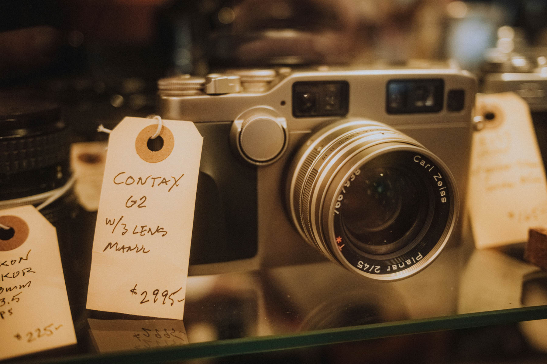 Contax G2 Review: The Autofocus Rangefinder with Legendary Zeiss Glass