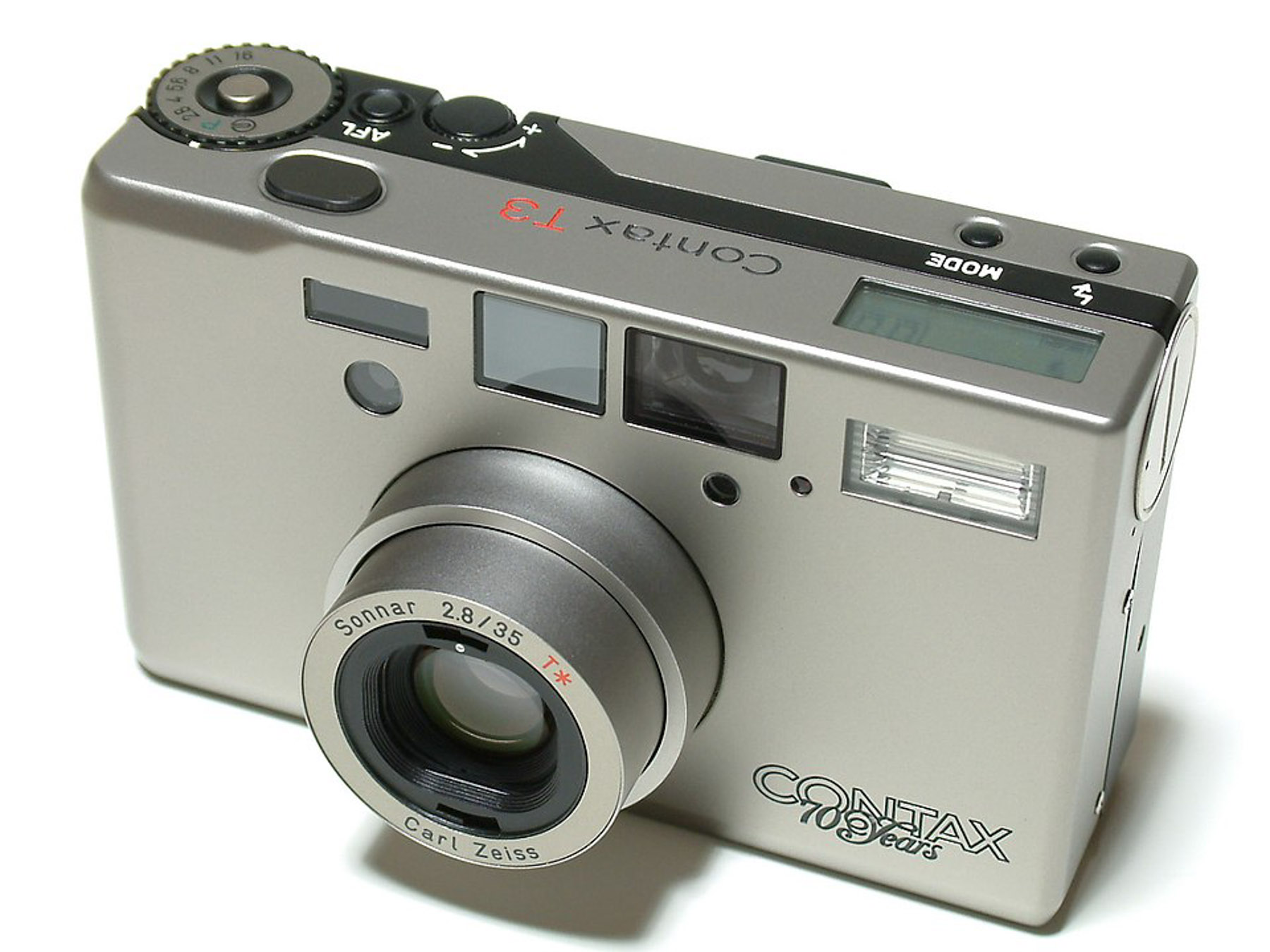Contax T3 Review: Titanium Perfection or Overhyped Luxury?