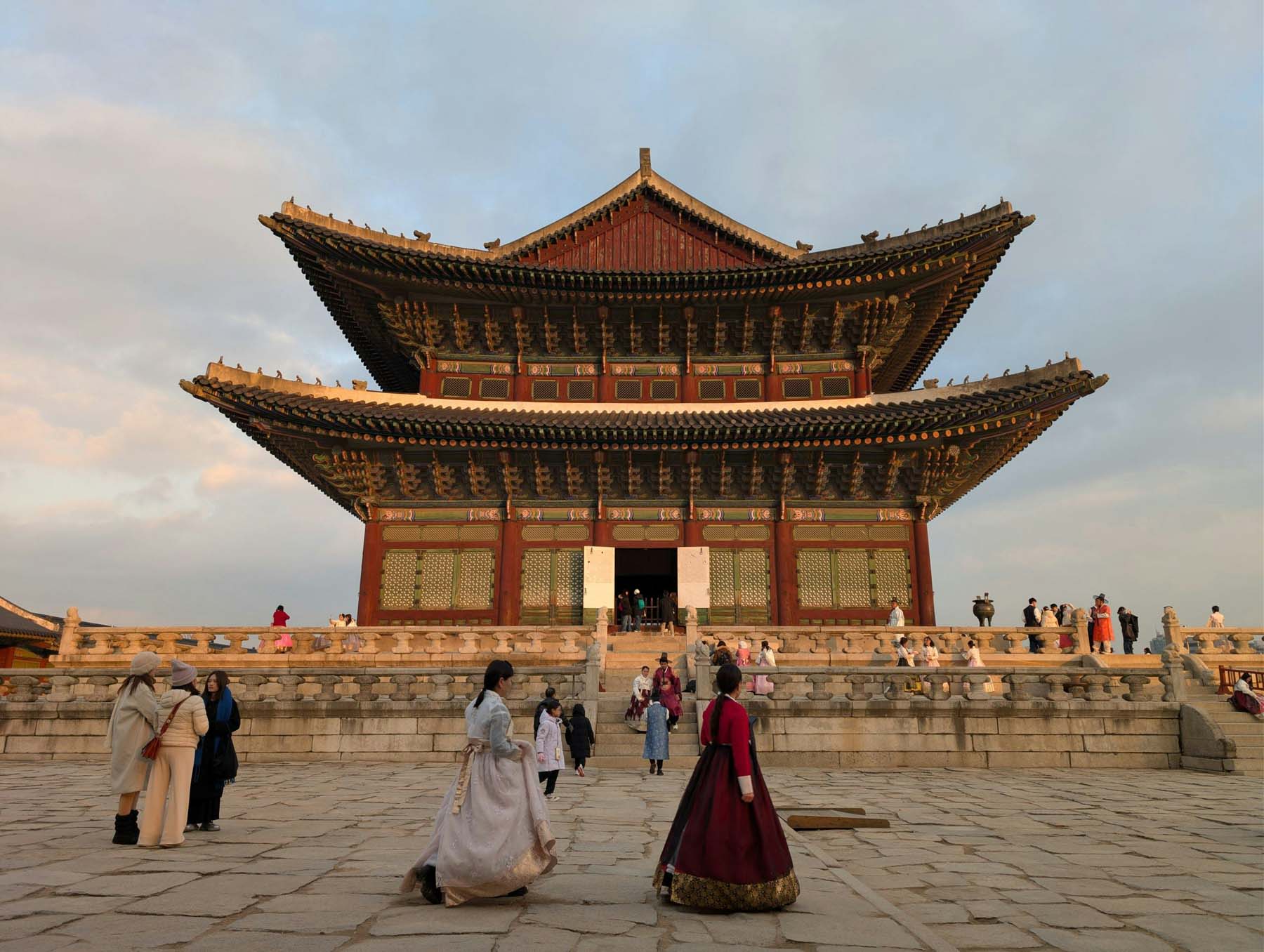 Travel Photography Guide: Camera Settings, Composition & Storytelling Tips